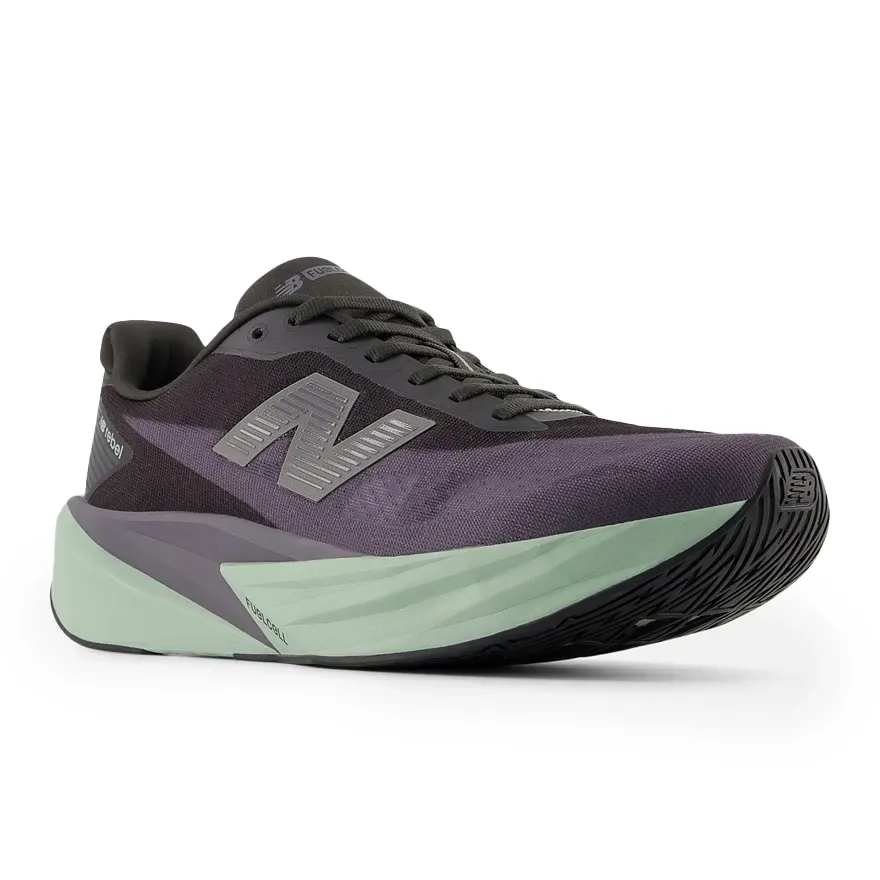 Tênis New Balance FuelCell Rebel V5 masculino vista lateral mostrando design e cores